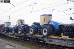 traktory-nyu-holand-na-platformah-modeli-13-9004