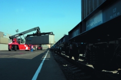 40-tonnyj-kontejner-pogruzka-fitingovaya-platforma